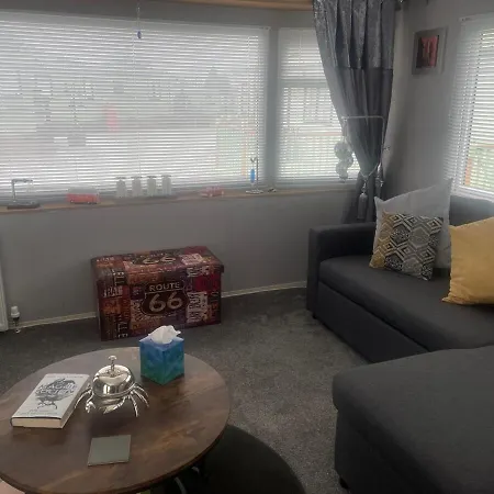 度假居 Relaxing Caravan Near District 沃金顿